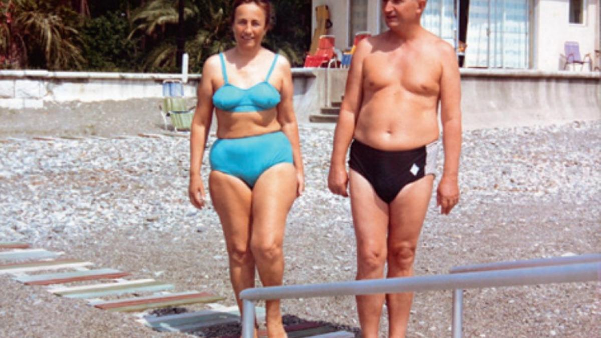 dezvaluiri-despre-nicolae-si-elena-ceausescu--prima-doamna-a-tarii-legenda-cu-trimitere-la-basmul-cenusaresei--dar-cu-final-horror_29003900