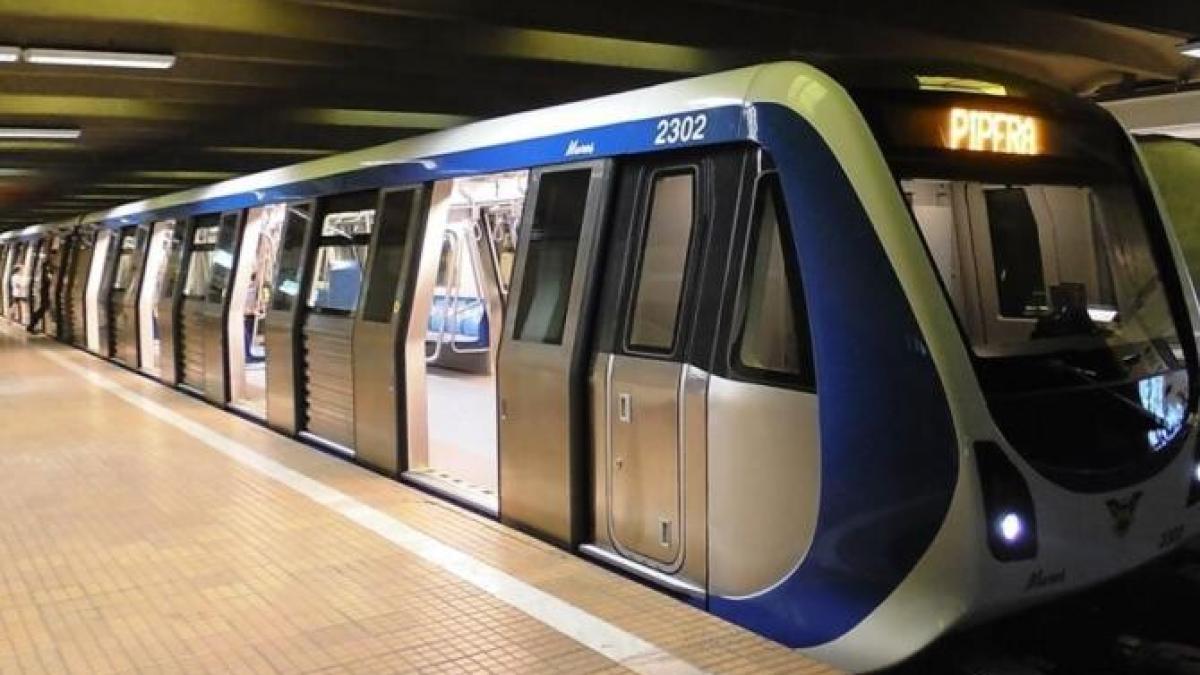 panica-si-haos-la-metroul-din-bucuresti--dupa-ce-usile-nu-s-au-mai-deschis-automat_42582800