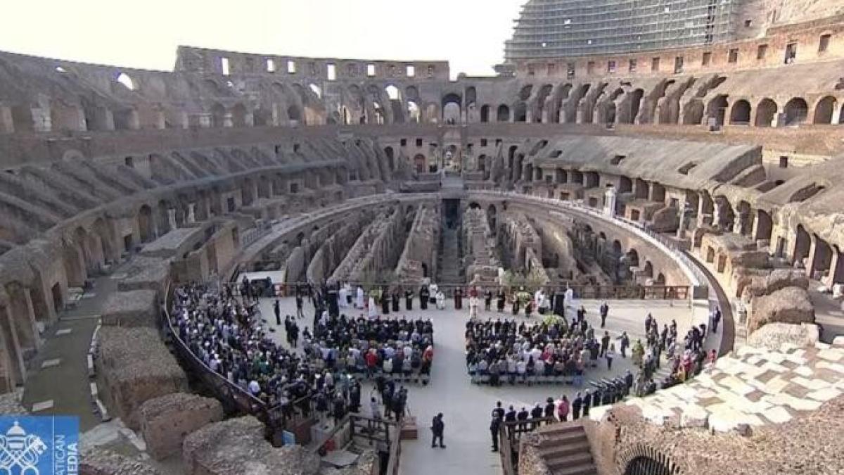 premiera-mondiala--liderii-religiosi-ai-planetei--reuniti-intr-o-rugaciune-pentru-pace-la-colosseum_24757900