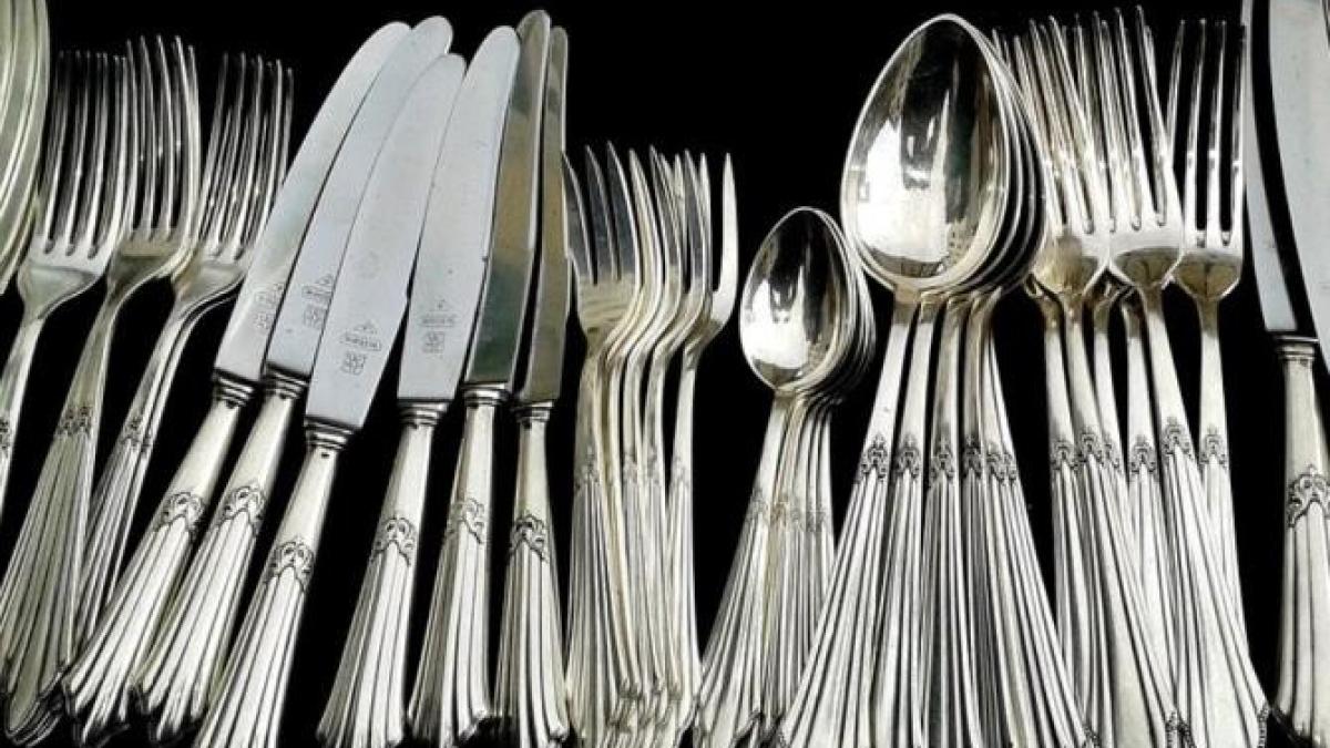 curata-argintul-innegrit-fara-bicarbonat-de-sodiu--ai-nevoie-de-doua-ingrediente-simple-din-camara_32411500