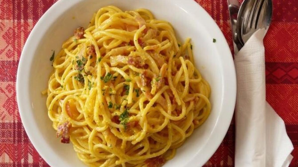 paste-carbonara-cu-dovleac--o-reteta-neobisnuita-de-toamna_46931200