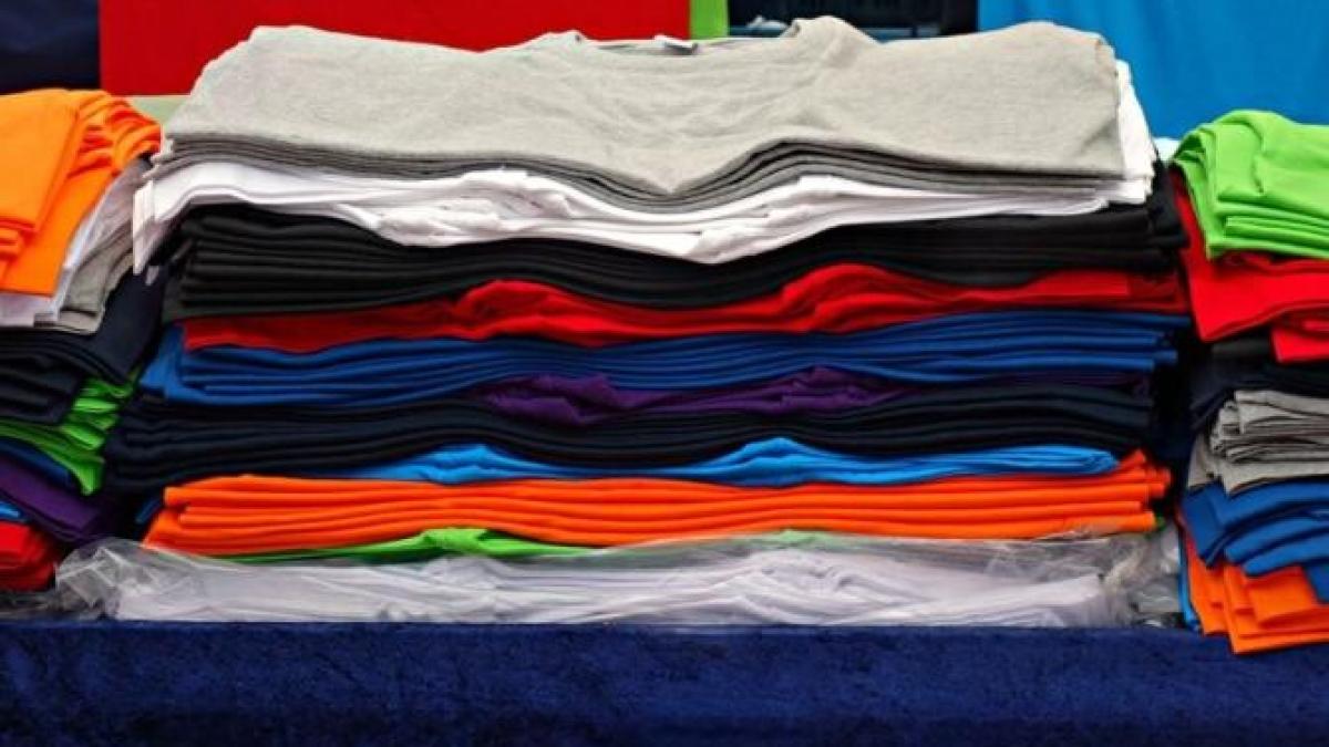 trei-trucuri-sigure-pentru-a-spala-hainele-negre-in-masina-de-spalat--fara-a-le-decolora_48878600