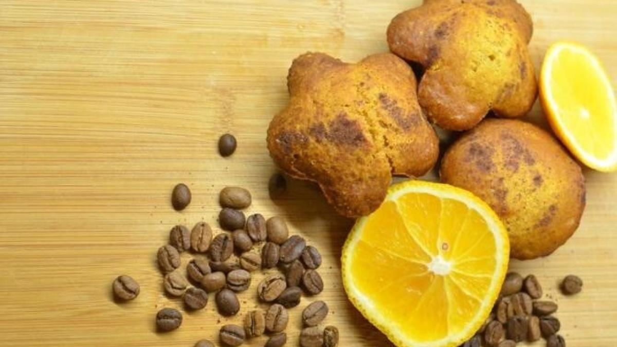 briose-cu-ciocolata-si-portocale--gatite-in-coaja-fructului-citric--un-desert-original-si-neobisnuit_80233400