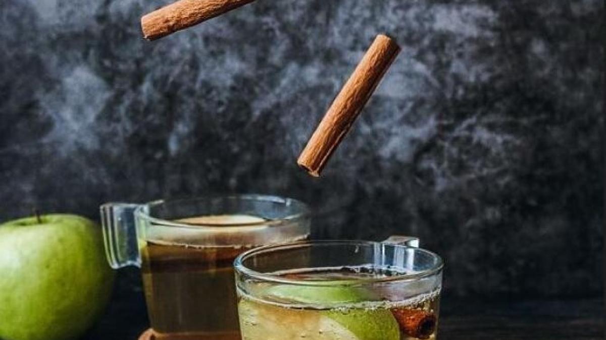 consuma-apa-aromata-cu-mar-si-scortisoara--hidrateaza-si-detoxifica-organismul_73210100