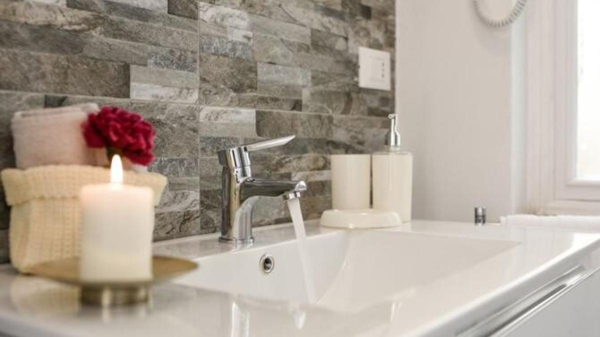 indepartati-rapid-calcarul--o-poti-face-in-doar-5-minute-cu-un-produs-din-baie_16388800