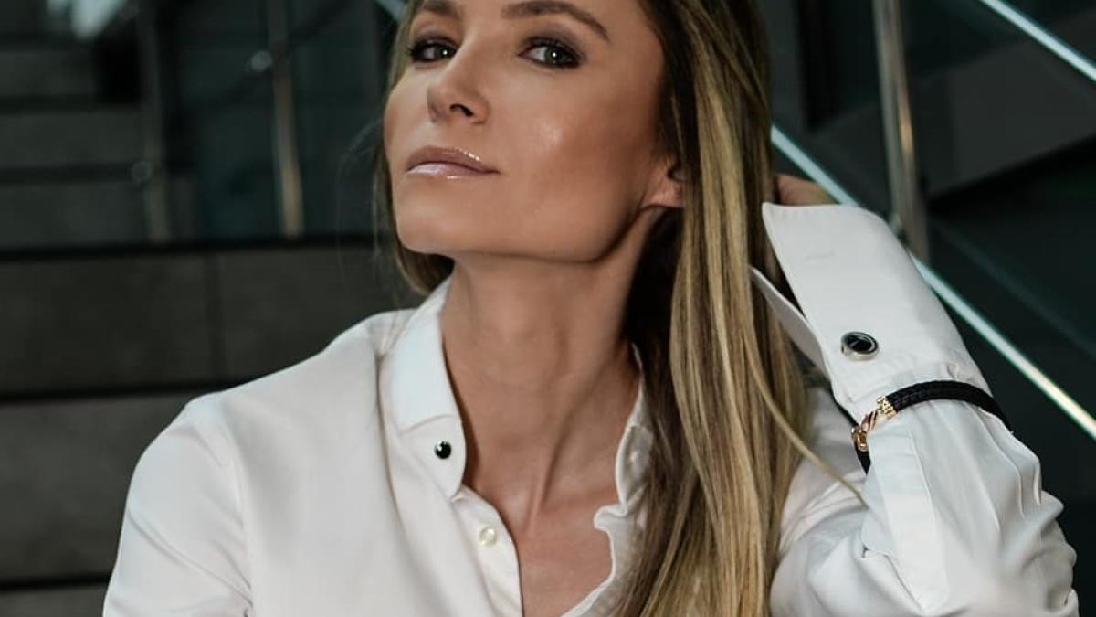 nu-gatesc--avem-pe-cineva-care-vine-si-o-face--bucataria-octaviei-geamanu-miroase-a-parfum-sotul-meu-m-a-educat-in-directia-asta--iubirea-mea--arati-prea-bine-ca-sa-gatesti_04929900