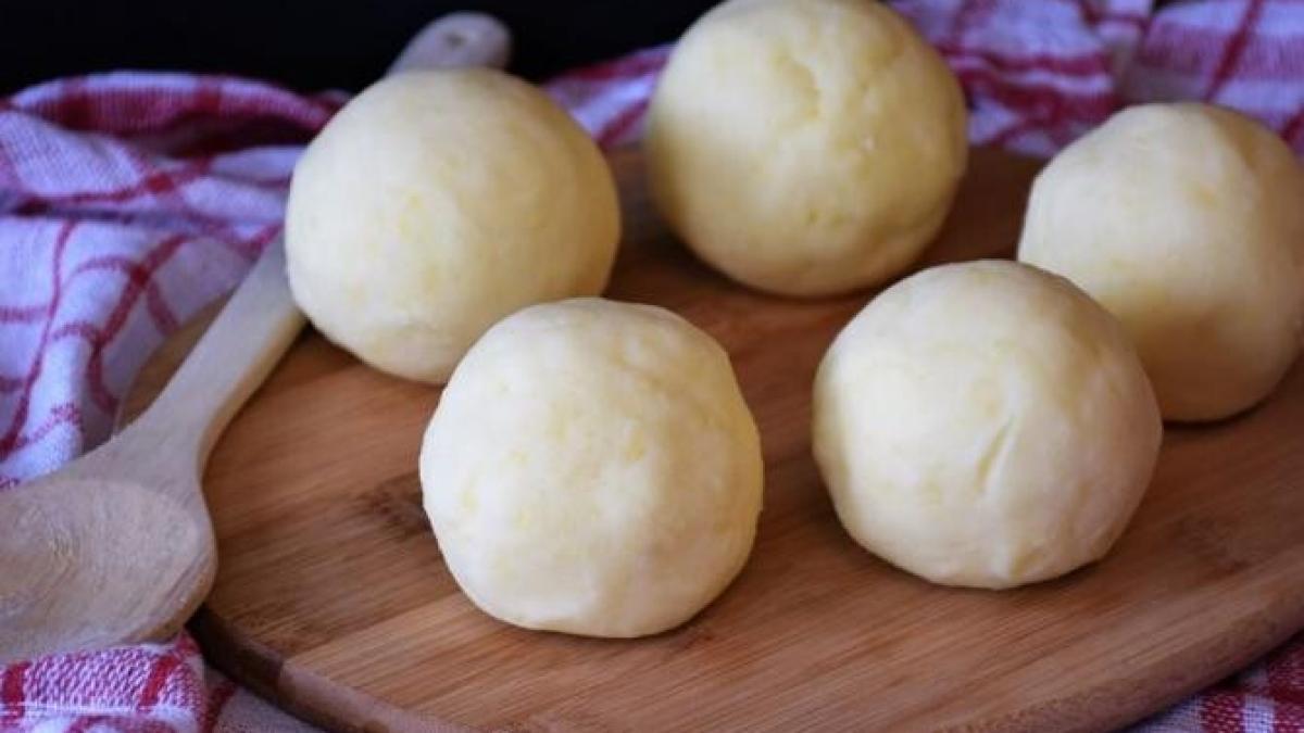 placinta-ceapa-si-cu-cartofi-rasi--crocanta-si-apetisanta--o-felie-are-doar-220-de-calorii_68567300