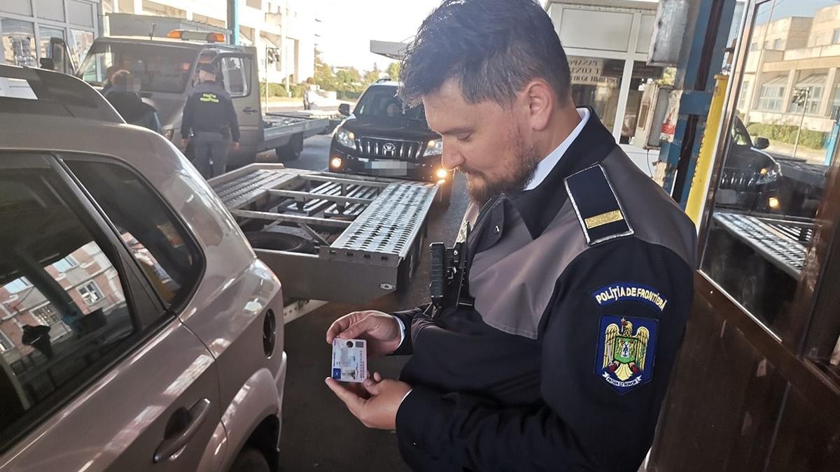 marfa-in-valoare-de-peste-12-000-de-euro--confiscata-de-inspectorii-vamali--pe-ce-ruta-calatorea-automobilul-perchezitionat_01670100