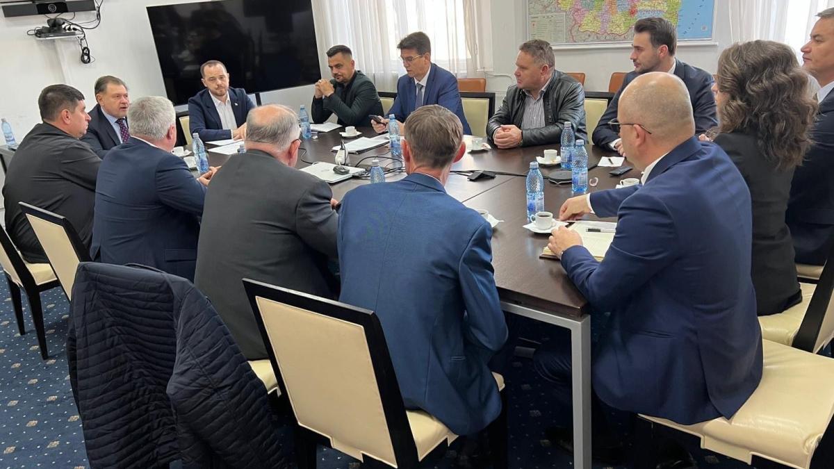 serviciile-medicale-ambulatorii-din-zonele-rurale-si-dotarea-cabinetelor-medicilor-de-familie--printre-prioritatile-ministerului-sanatatii-1_47399300