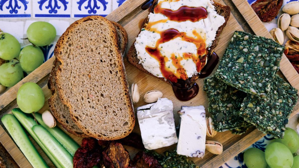 branza-tofu-omg-pexels-ella-olsson-1334040_57715400