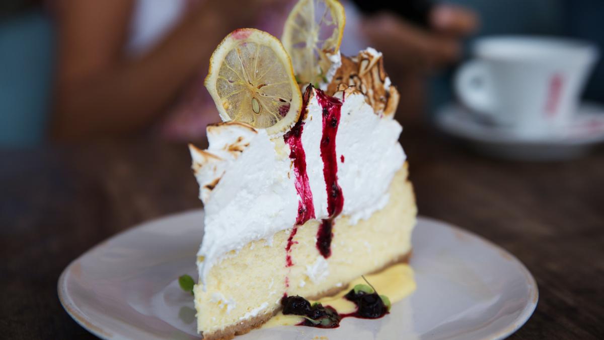 prajitura-cu-frisca-si-crema-de-vanilie--reteta-fabuloasa-pentru-musafiri_61112100