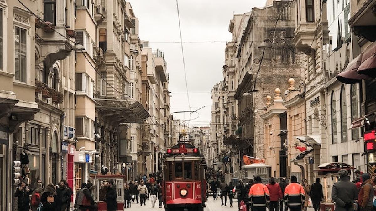 taksim-istanbul_25479400