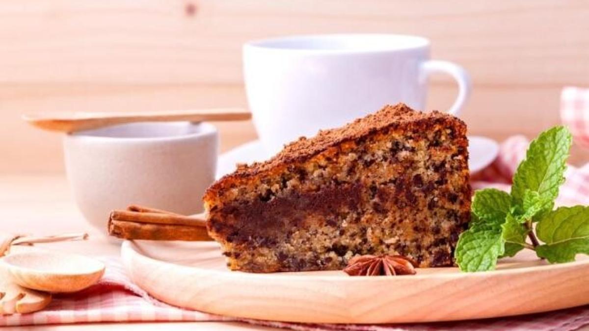 chec-cu-mere-si-fructe-uscate--fara-unt---este-gustos-si-moale_40336100