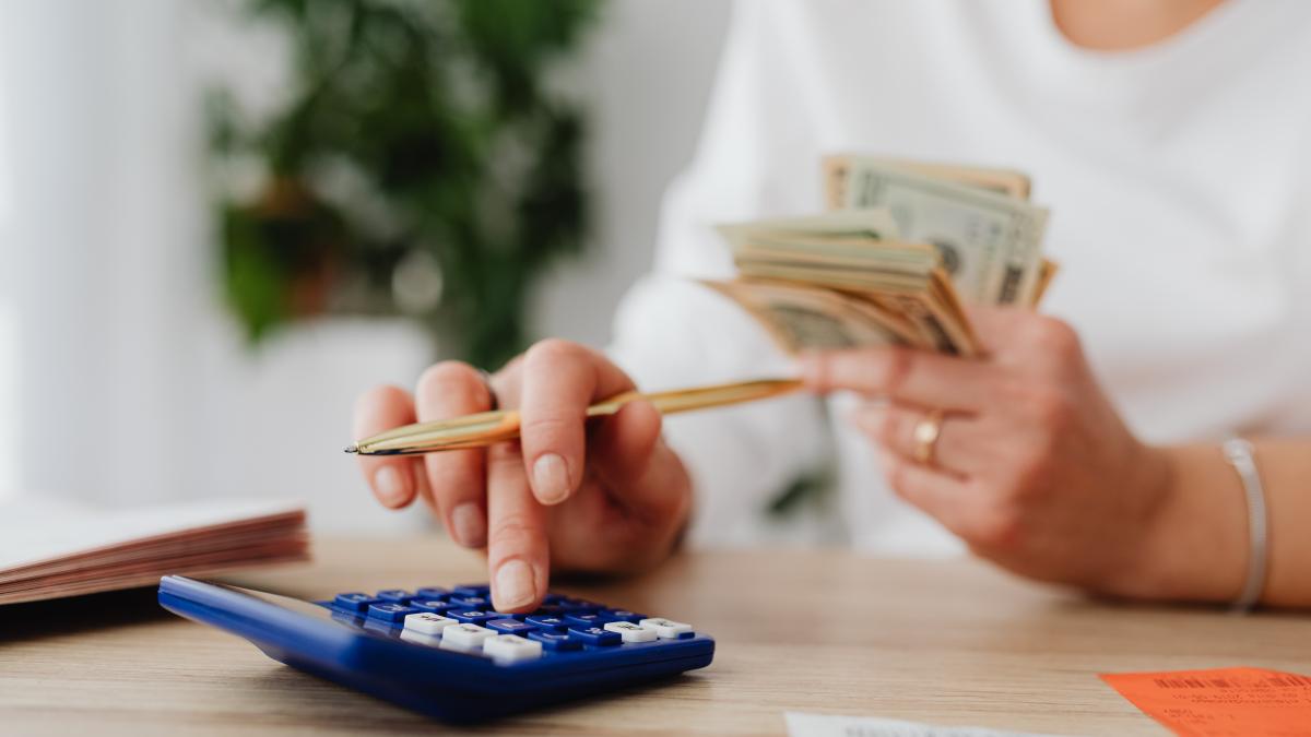 pensiile-speciale--modificari--silviu-manastire-pnl-nu-vor-mai-fi-situatii-in-care-un-colonel-iese-la-pensie-la-41-de-ani--cu-100-de-milioane-de-lei-vechi-in-mana_71889300