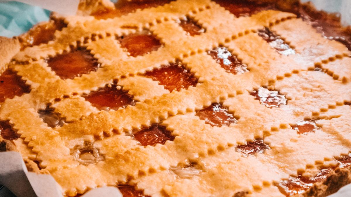 tarta-de-mere-in-stil-englezesc--cea-mai-buna-prajitura-pentru-zilele-de-rasfat_42717400