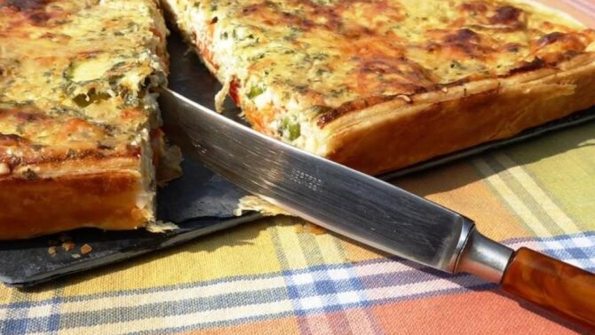 tarta-rustica-cu-vinete-si-ardei--are-doar-130-de-calorii-si-este-extrem-de-buna_15624900