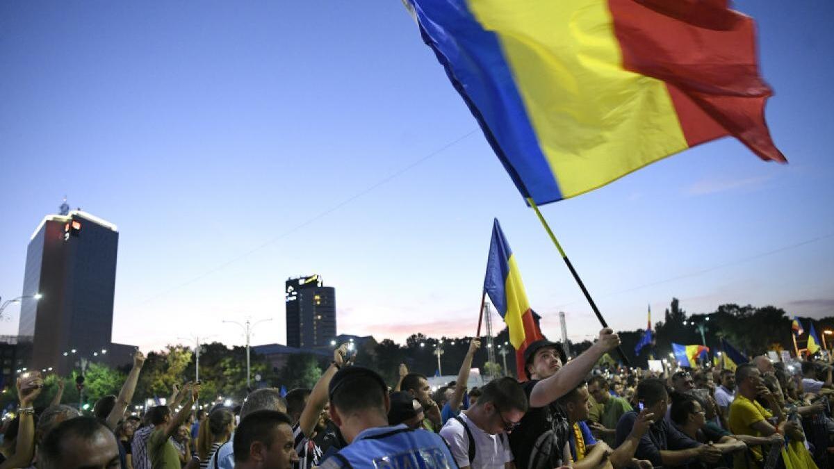 protest-la-uzina-dacia--din-mioveni--cu-5-000-de-oameni_61219300