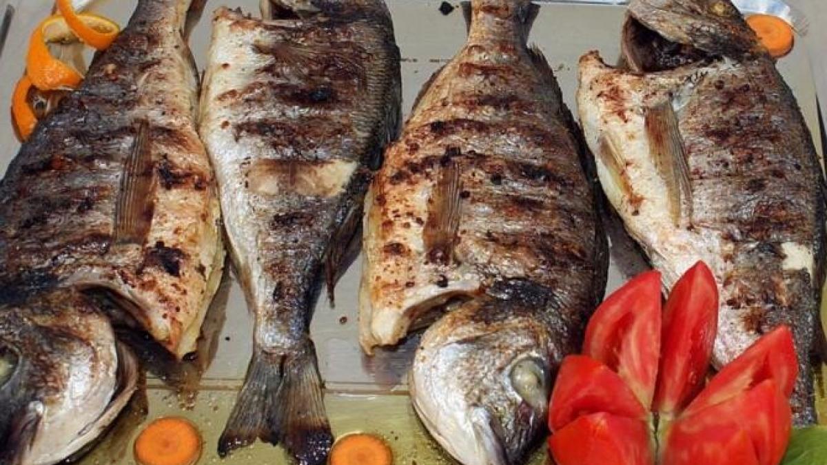 dorada-in-crusta-de-migdale--surprinde-ti-familia-cu-o-mancare-originala-si-delicioasa_96152600