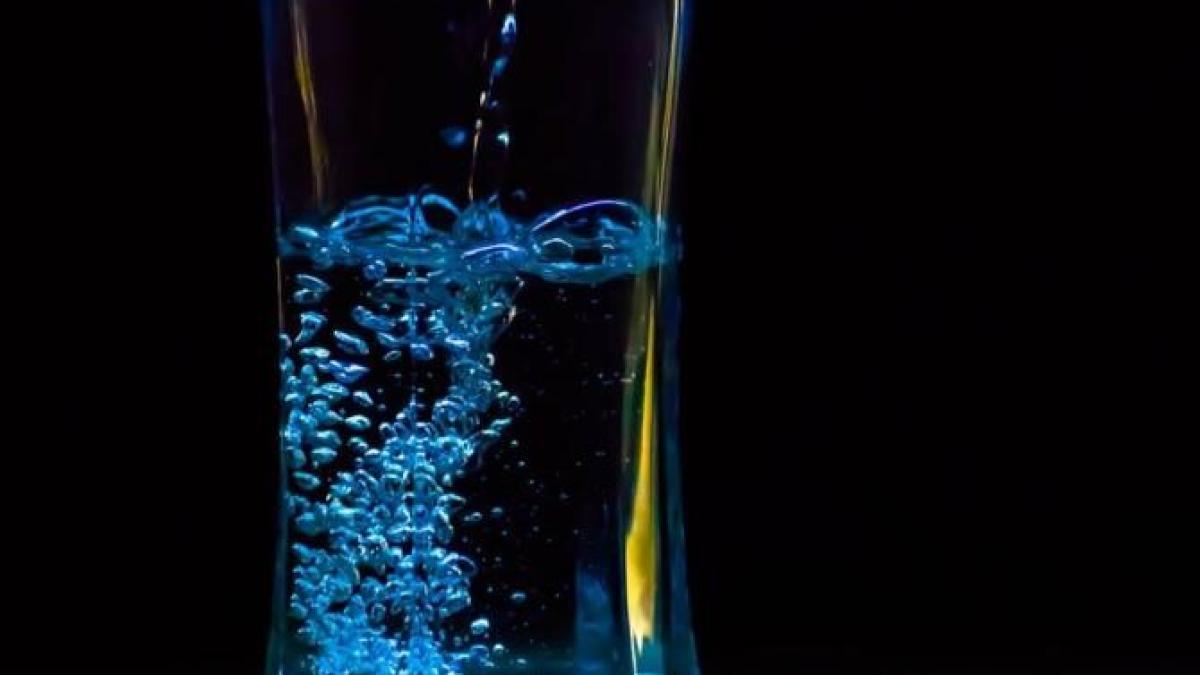 pune-un-pahar-cu-vodca-in-frigider-peste-noapte--doar-gospodinele-iscusite-fac-asta_43647600