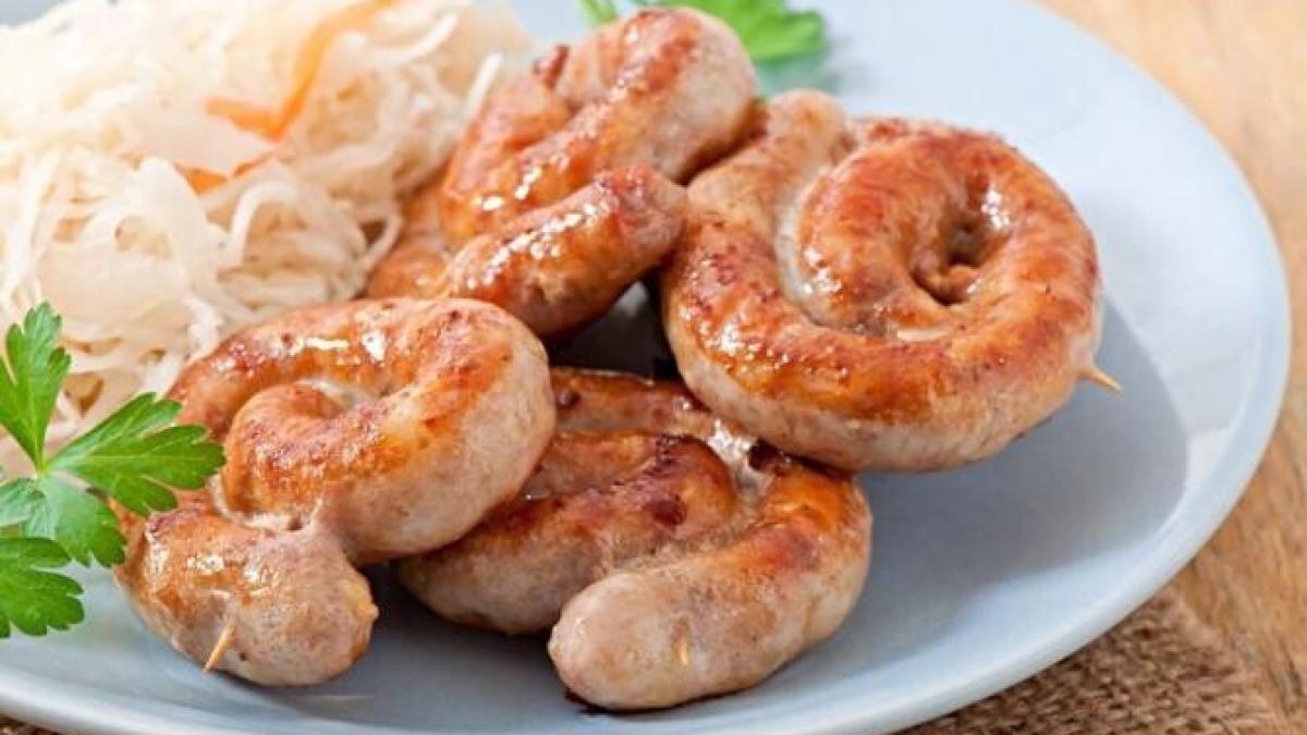 varza-inabusita-cu-carnati--preparata-in-stil-german_15861700