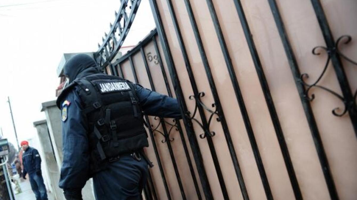 mai-multi-medici-ar-fi-facut-certificate-de-deces-contra-cost--patru-persoane--retinute-de-politia-capitalei_58890700