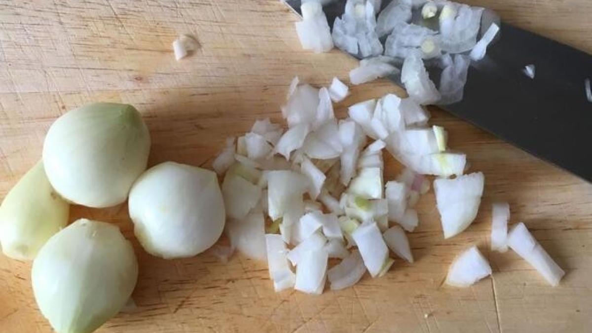 salata-simpla-si-gustoasa-din-ceapa--dupa-o-reteta-poloneza--nu-ati-mai-mancat-asa-ceva-niciodata_44935400