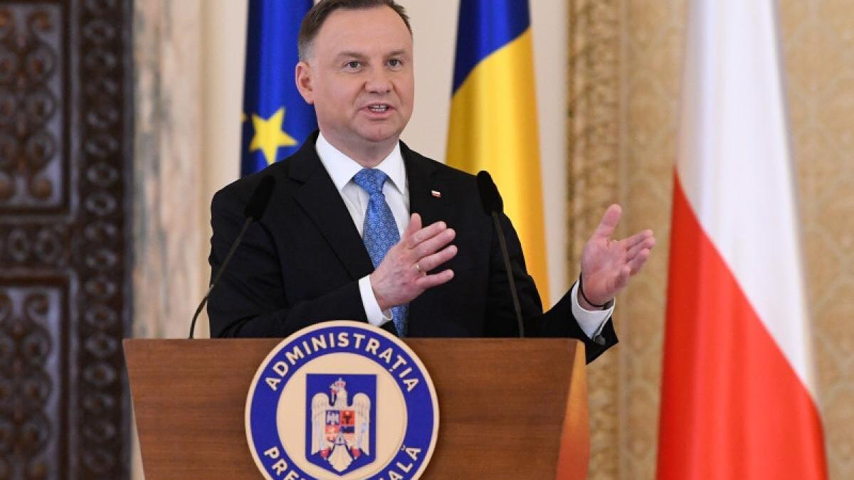 un-farsor-rus-l-a-sunat-pe-presedintele-poloniei_08933700