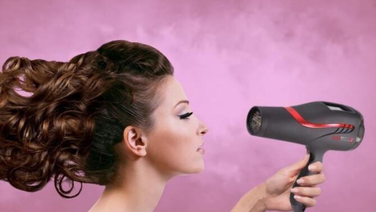 nu-infasurati-niciodata-cablul-in-jurul-uscatorului-de-par--greseala-uriasa-pe-care-o-face-toata-lumea_65437300