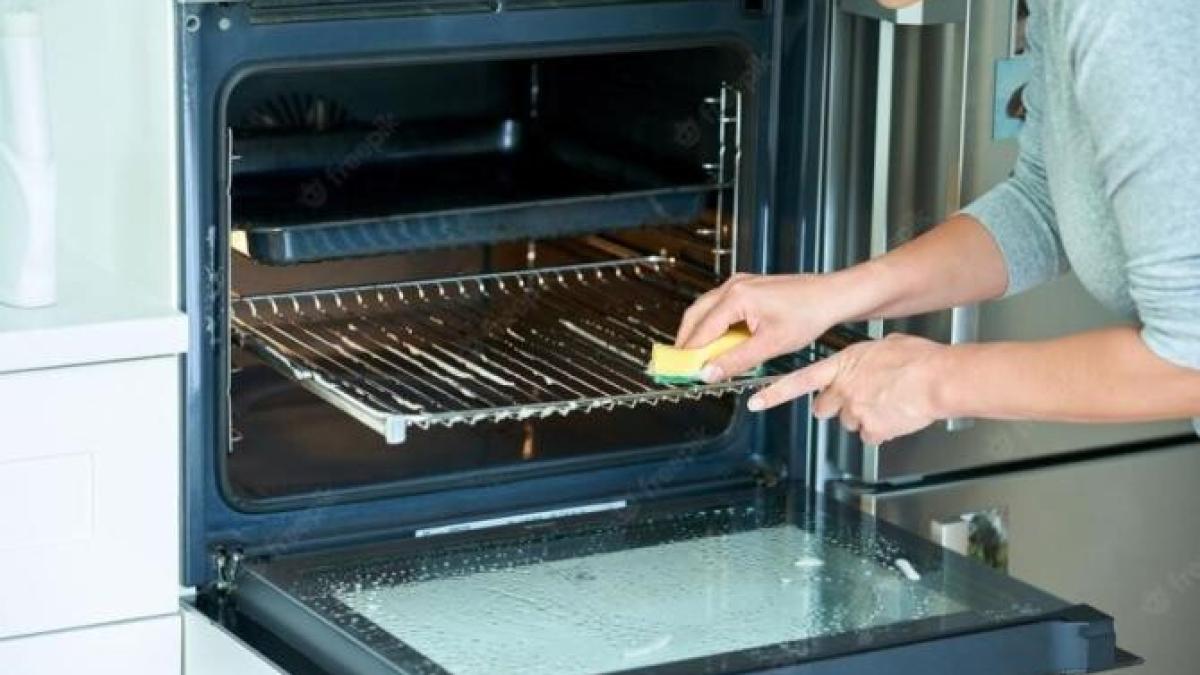 o-moneda-este-solutia-geniala-cu-care-poti-rezolva-o-problema-legata-de-cuptor--nimeni-nu-s-a-gandit-la-asta_38516400