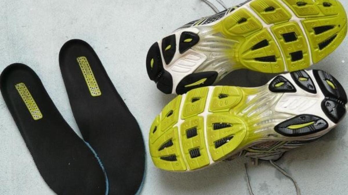 de-ce-trebuie-sa-pui-staniol-in-pantofi--un-truc-mai-putin-cunoscut--care-iti-face-viata-usoara_77649500