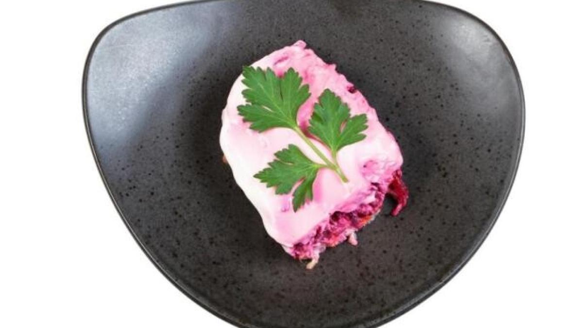 salata--din-produse-disponibile-in-frigider--gustoasa--satioasa-si-neobisnuita_13130100