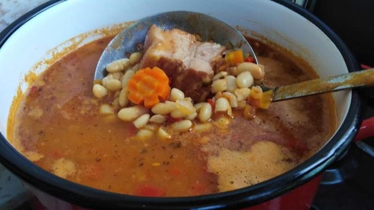 cum-faci-ciorba-de-fasole-cu-costita-afumata--reteta-simpla-si-rapida_64224500