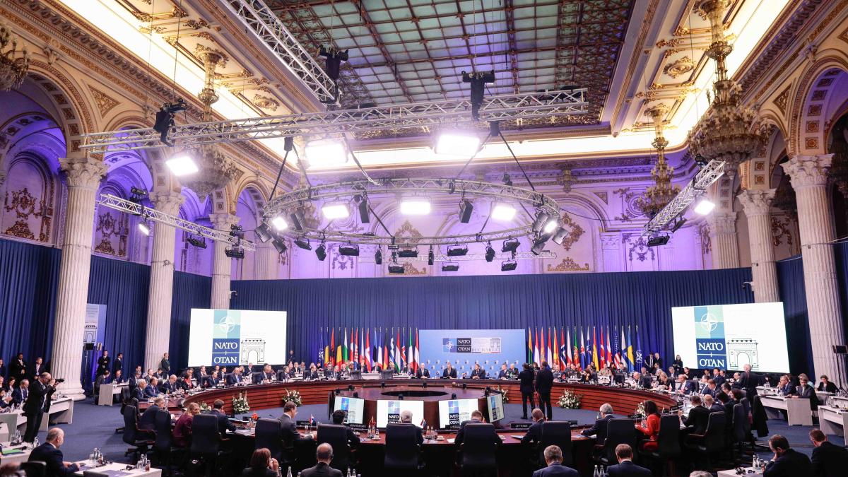 summitul-nato-de-la-bucuresti--chirieac-sa-stam-lipiti-de-sua---asta-e-singura-politica--america-are-interesul-sa-tina-romania-intreaga_13453000