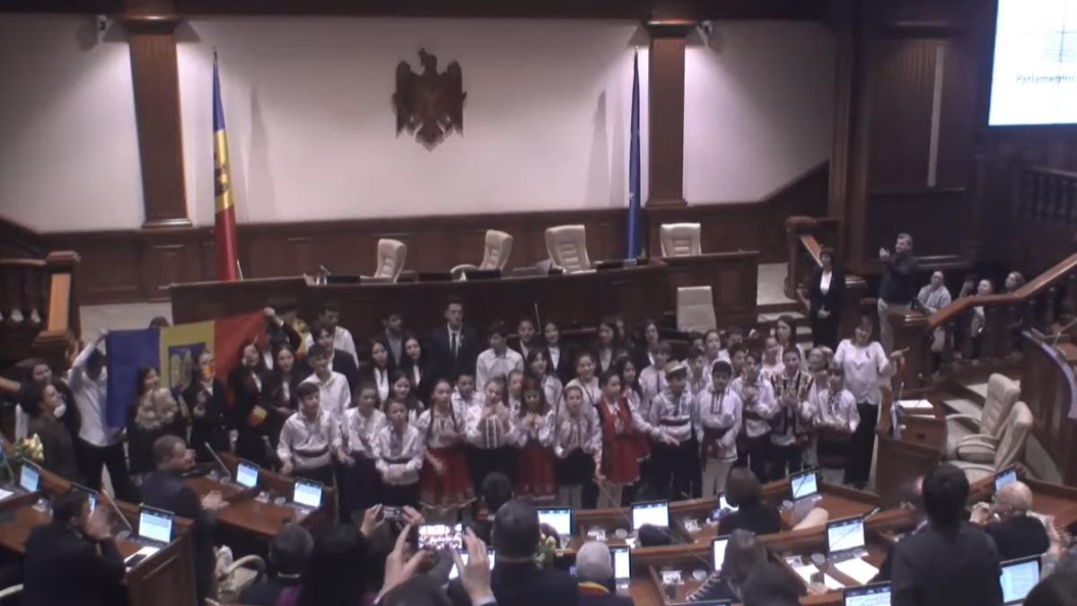 parlamentul-republicii-moldova-jos-vama-de-la-prut_77116100