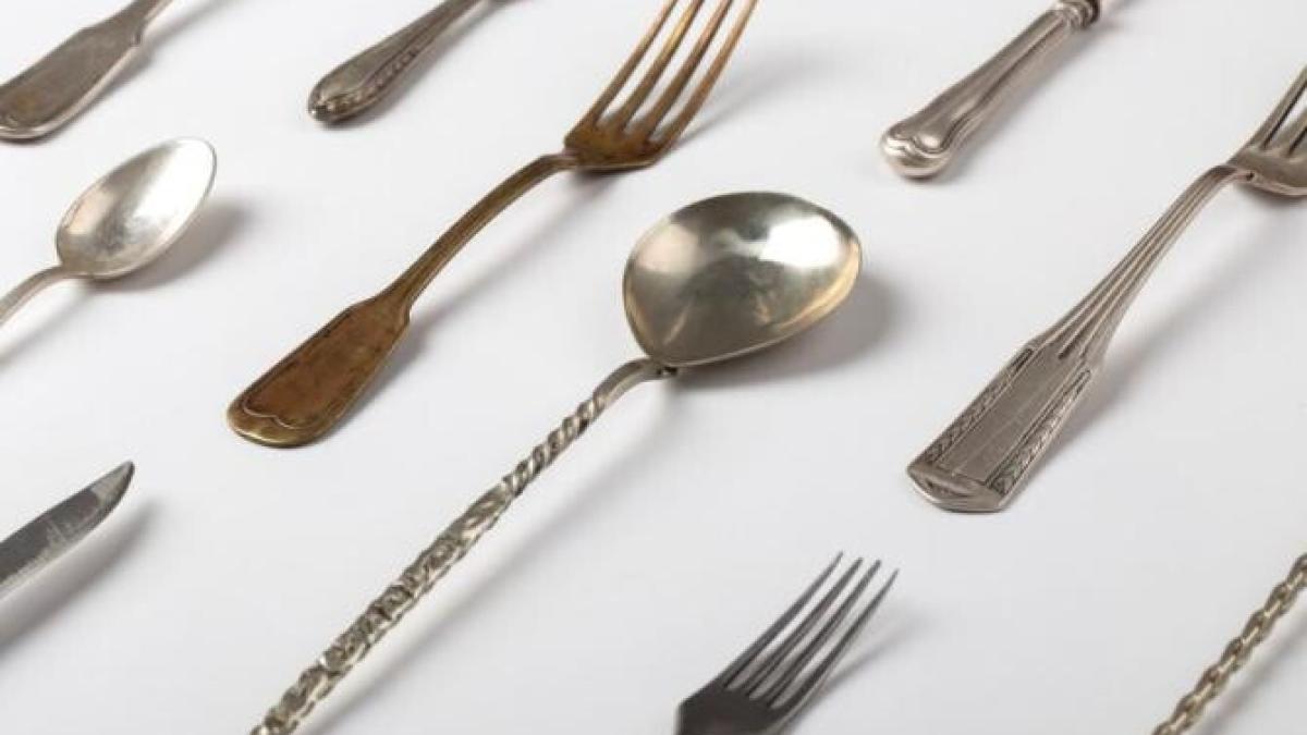 pune-acest-produs-in-cutia-cu-tacamuri-de-argint--lingurile-si-furculitele-nu-se-vor-pata-niciodata_72937600