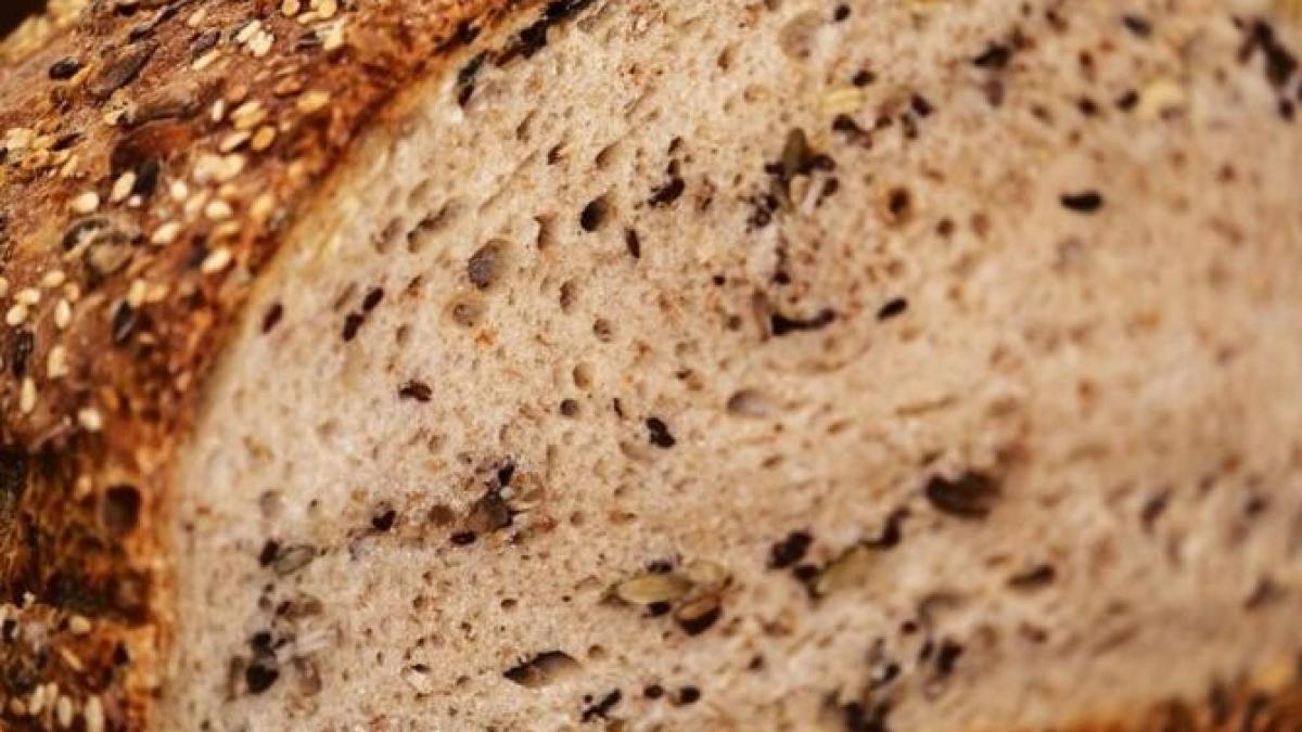 paine-cu-fulgi-de-ovaz--este-sanatoasa-si-satioasa--reteta-buna-si-pentru-persoanele-cu-diabet_11467400