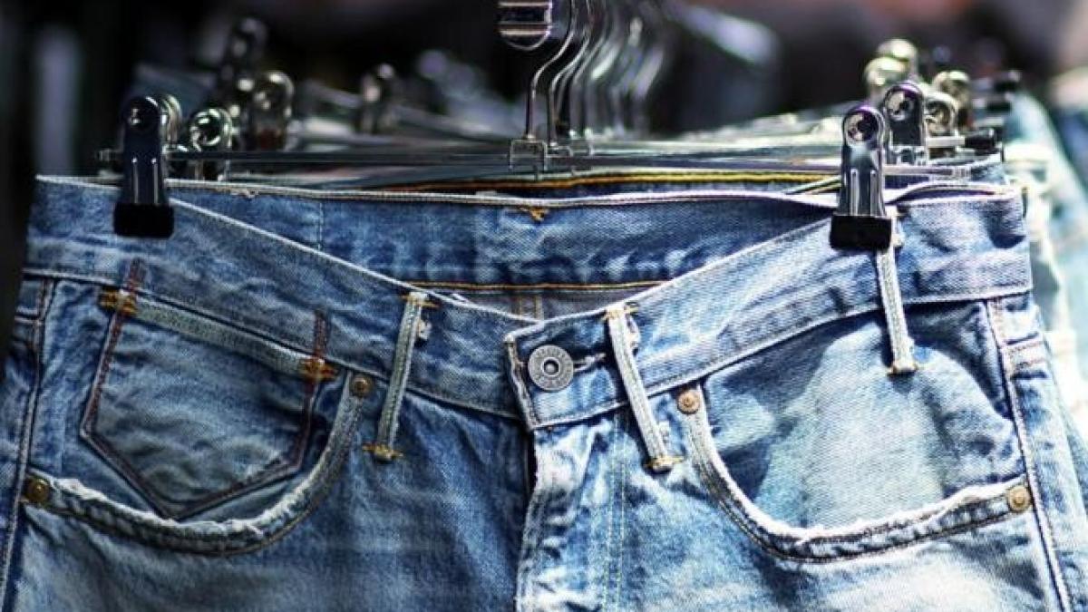 pune-blugii-in-apa-cu-otet-si-zahar--doar-unele-persoane-fac-asta--afla-secretul-trucului_38715700