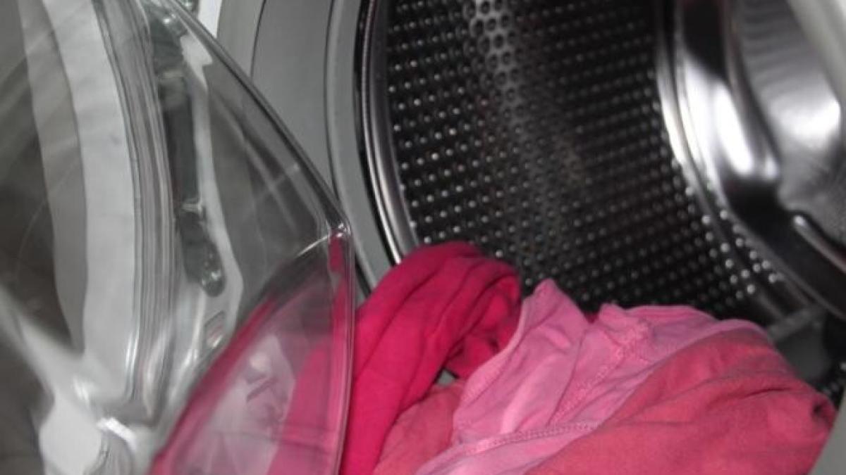 masina-de-spalat-miroase-a-umezeala-si-hainele-raman-murdare--iata-ce-trebuie-sa-faci-urgent_00534000