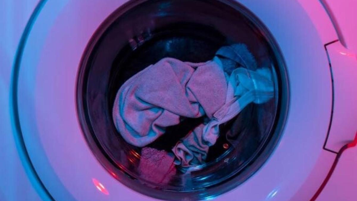 ai-uitat-un-servetel-in-buzunar-si-ai-pus-haina-in-masina-de-spalat_99641000