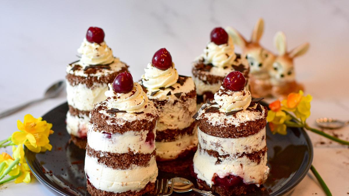 prajitura-roua-diminetii--reteta--desertul-delicios-cu-crema-de-vanilie_89896200