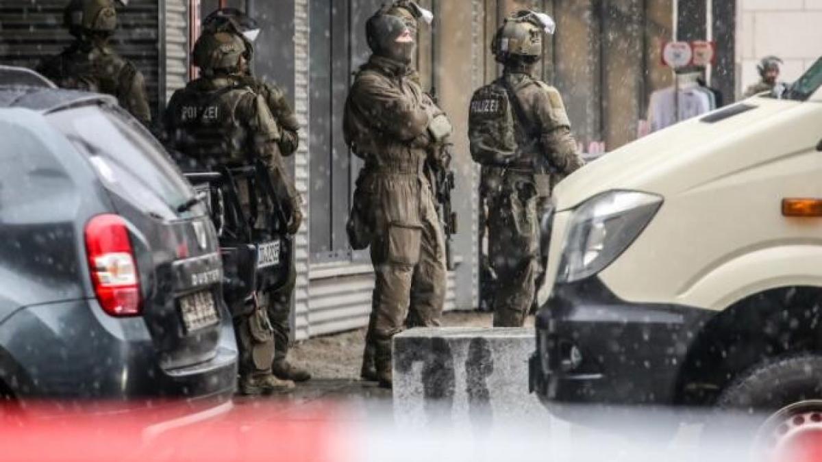 luare-de-ostatici-in-germania--la-dresda--atacatorul-si-ar-fi-ucis-mama--apoi-s-a-baricadat-intr-un-magazin_59287200