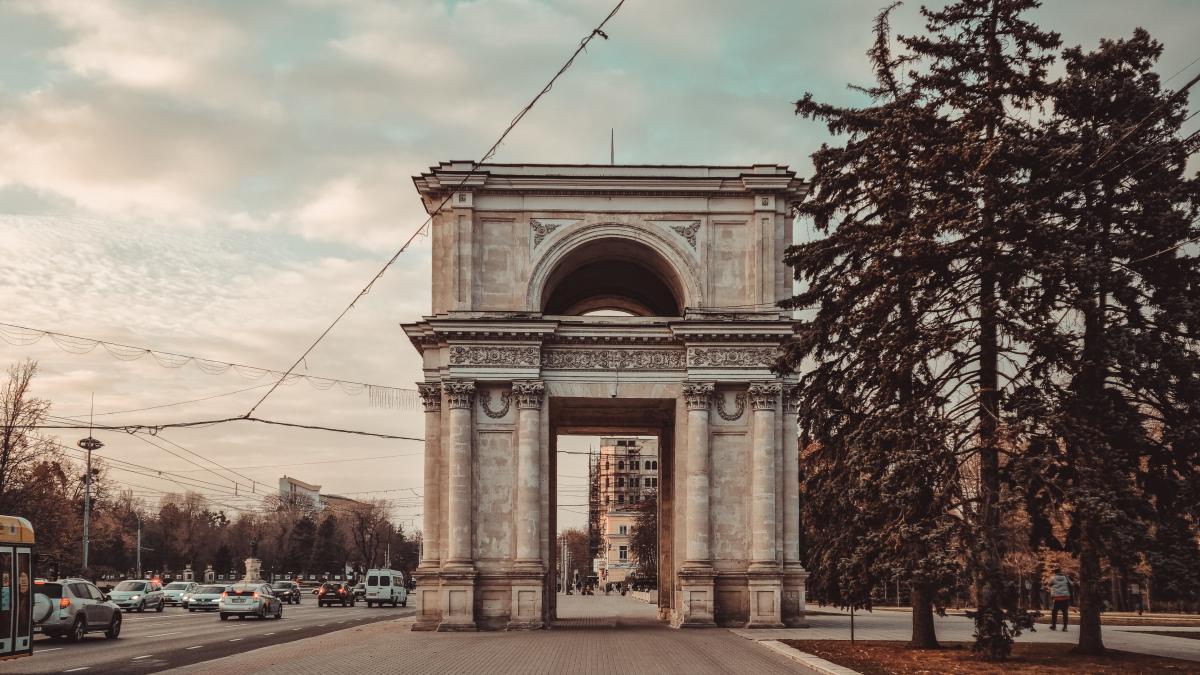 cum-a-fost-ajutata-republica-moldova-de-ue--in-fata-rusiei--catauta-populatia-a-reusit-sa-inteleaga--intr-un-mod-empiric--care-sunt-beneficiile-aderarii_13795300