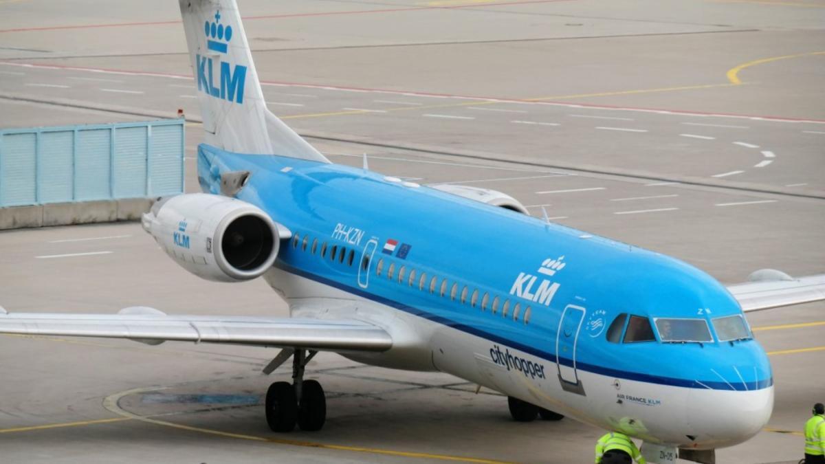 o-tanara-a-nascut-la-bordul-unui-zbor-spre-amsterdam--nu-stia-ca-este-insarcinatao-tanara-a-nascut-la-bordul-unui-zbor-spre-amsterdam--nu-stia-ca-este-insarcinata_07084000