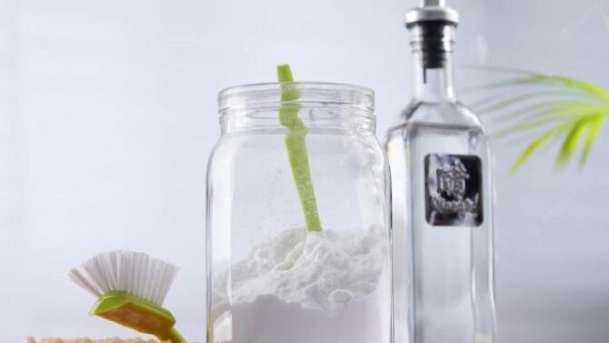 cinci-obiecte-pe-care-nu-ar-trebui-sa-le-cureti-niciodata-cu-bicarbonat-de-sodiu--le-vei-arunca-mai-tarziu_64824200