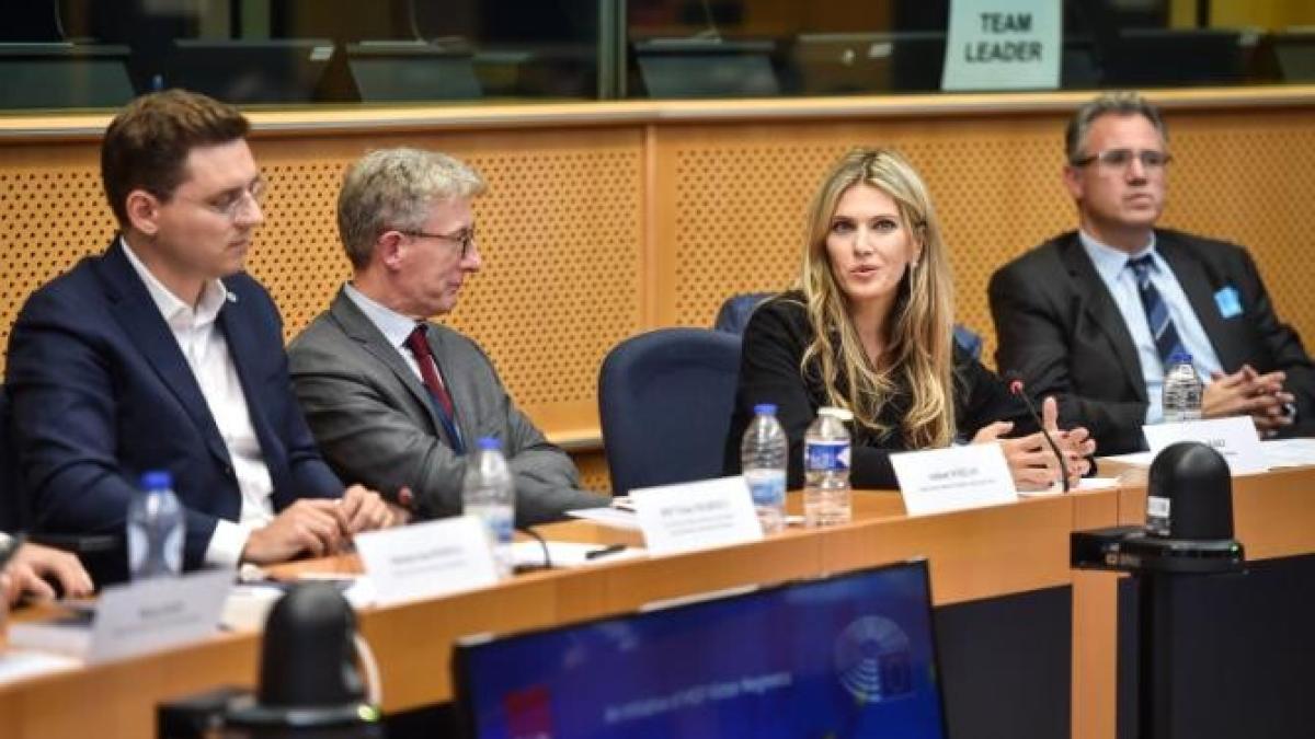 eva_kaili_ager_50095500