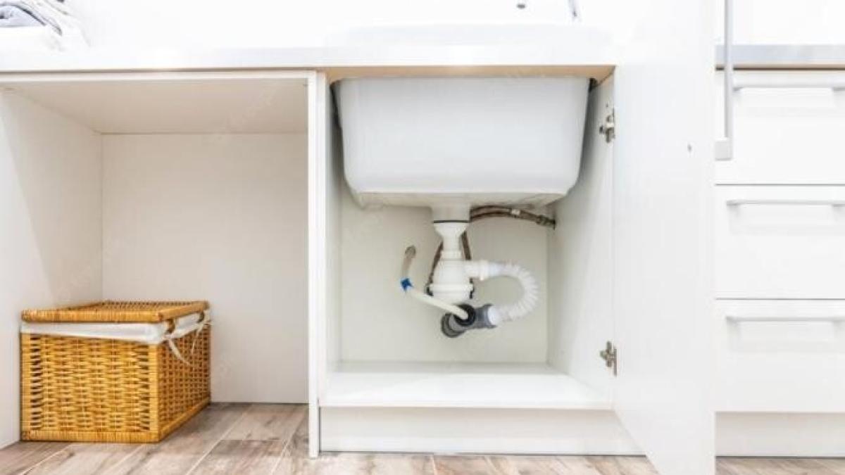 nu-mai-aruncati-apa-clocotita-in-chiuveta--instalatorii-explica-de-ce-interzic-acest-lucru_44006800