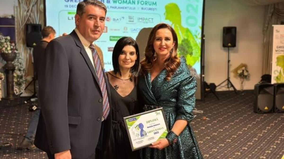 green-woman-intotero-sandru_05618400