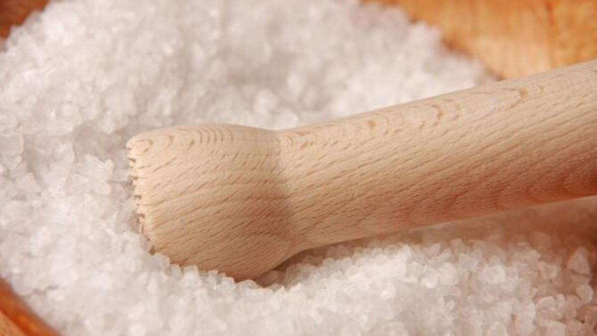 stiti-de-ce-gospodinele-pun-sare-in-prag--rucul-care-rezolva-o-problema-pe-care-o-avem-cu-totii_88503100