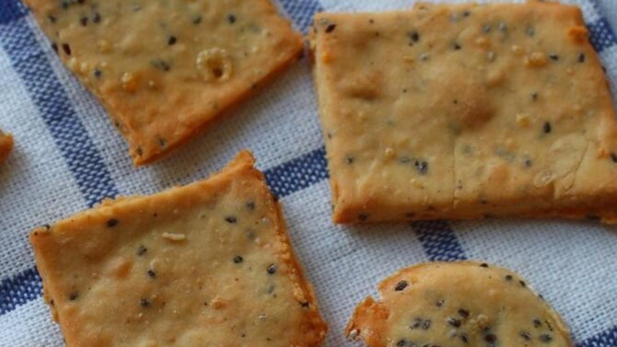 biscuiti-sarati-cu-parmezan--pregateste-i-de-craciun-si-uimeste-ti-oaspetii_24095100