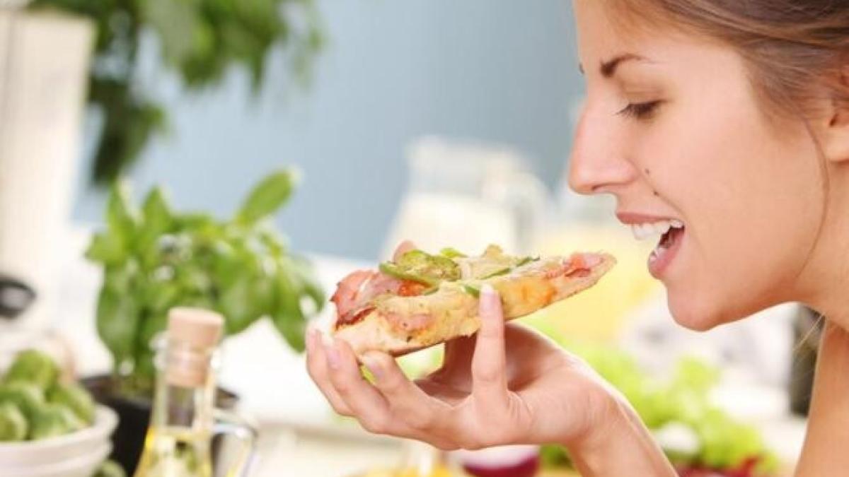 cum-sa-nu-te-ingrasi-in-perioada-sarbatorilor-de-iarna--mancand-de-toate--trei-trucuri-dovedite_08413100